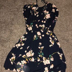 3/$25 ⭐️ floral dress